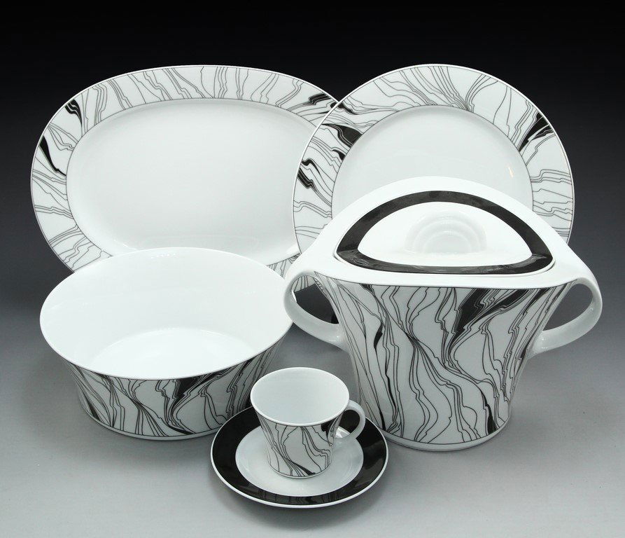 Graf von Henneberg German Porcelain Dinner Set (1 of 1)