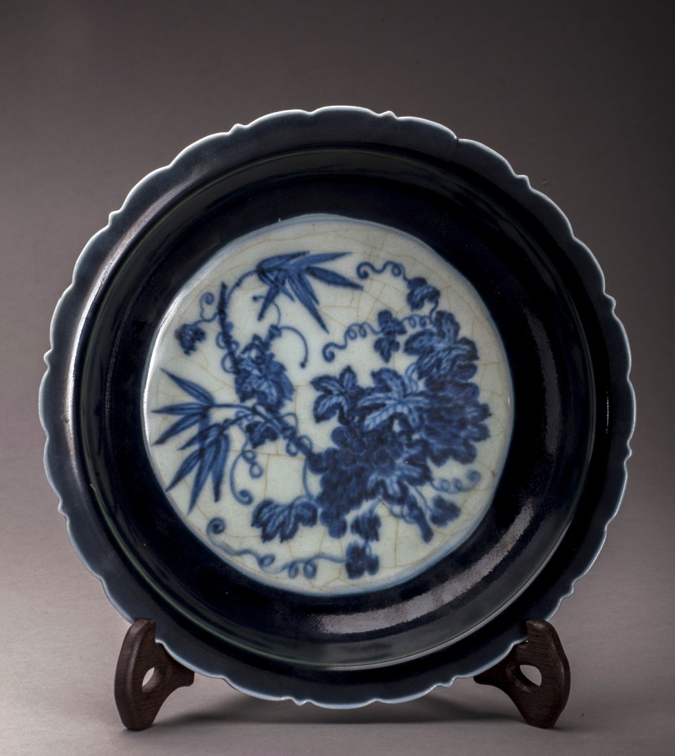 15thC Blue and White Porcelain Charger (1 of 3)