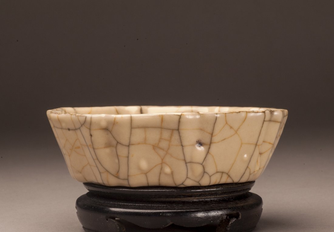 Ge-type Glazed Hexagonal Porcelain Pot (1 of 6)