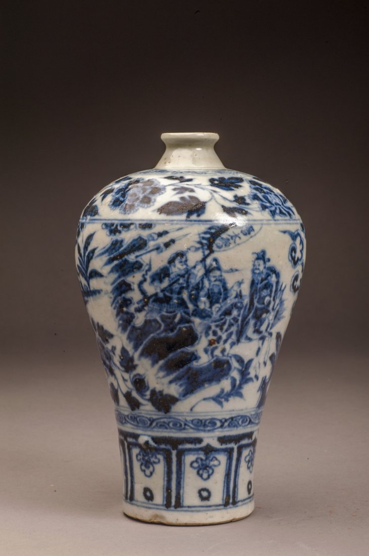 Blue and White Porcelain Figures Pot: 青花花卉纏枝蓮戰將紋梅瓶 Glazed in blue and white throughout, painted with vivid figures of generals with weapons. Designed in e