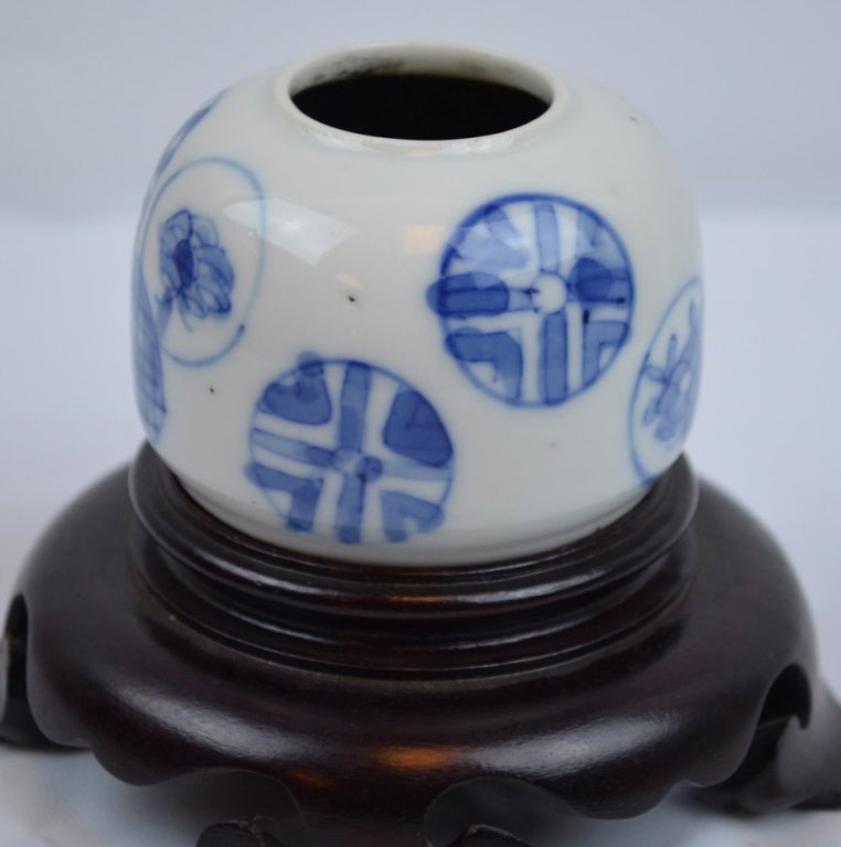 CHINESE B&W BRUSH WASHER: 19th Cen. Chinese blue and white brush washer with leaf mark. 2 1/4"H