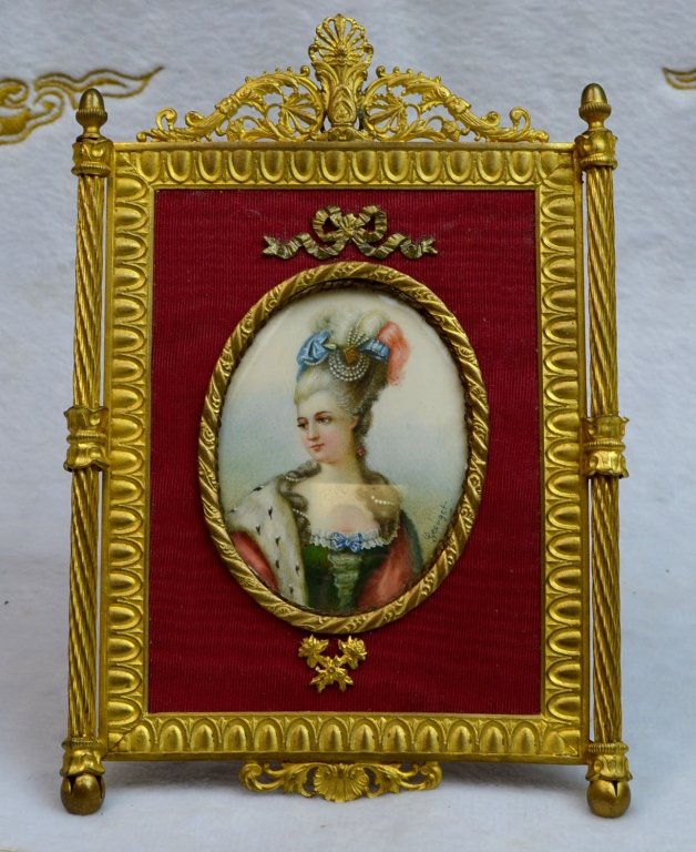 One Oval Miniature in Bronze Frame (1 of 7)