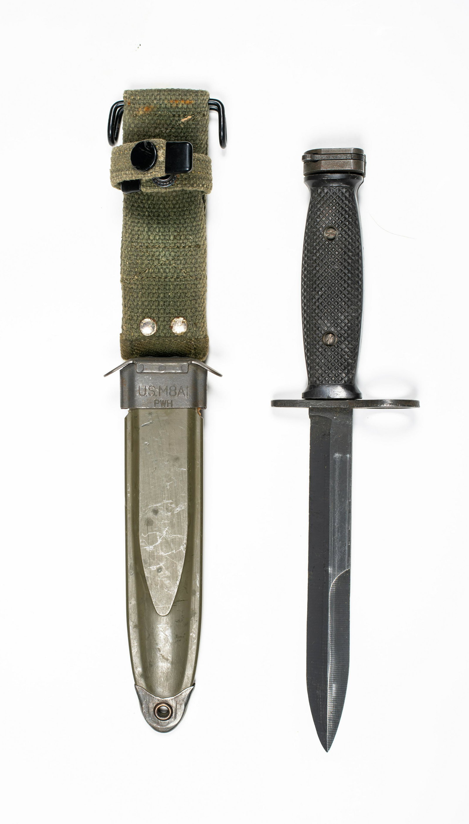 U.S. AR-16 M-7 Bayonet: U.S. AR-16 M-7 Bayonet, In about new condition, blade length: 7 inches. Estimate: $50 - $100