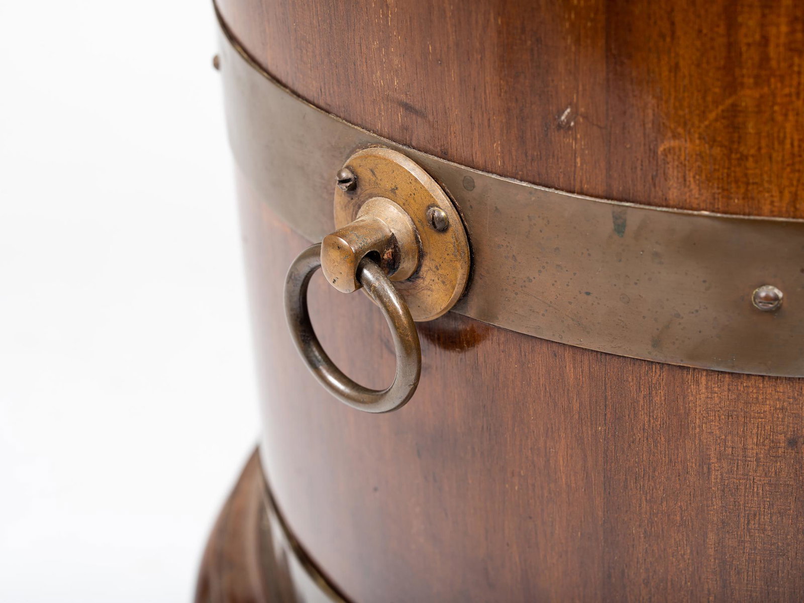 Georgian Style Brass Round Mahogany Cellarette: Georgian Style Brass Round Mahogany Cellarette, Mahogany staved construction with brass bands, the center one with two carry handles, supported by four small Queen Anne style legs, a tin insert is fit