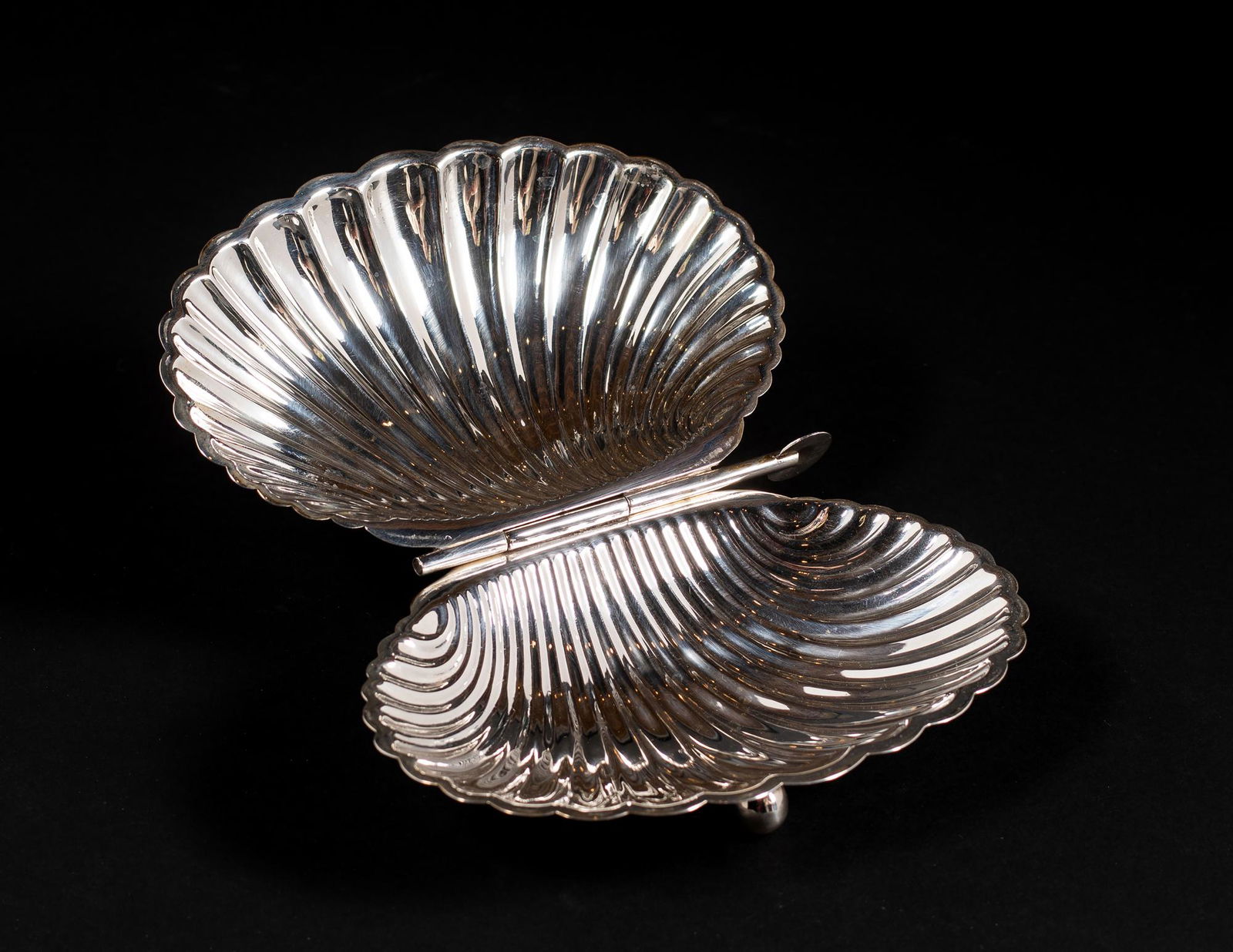 "Tane" Sterling Silver Clam Shell Footed Serving Box (1 of 11)