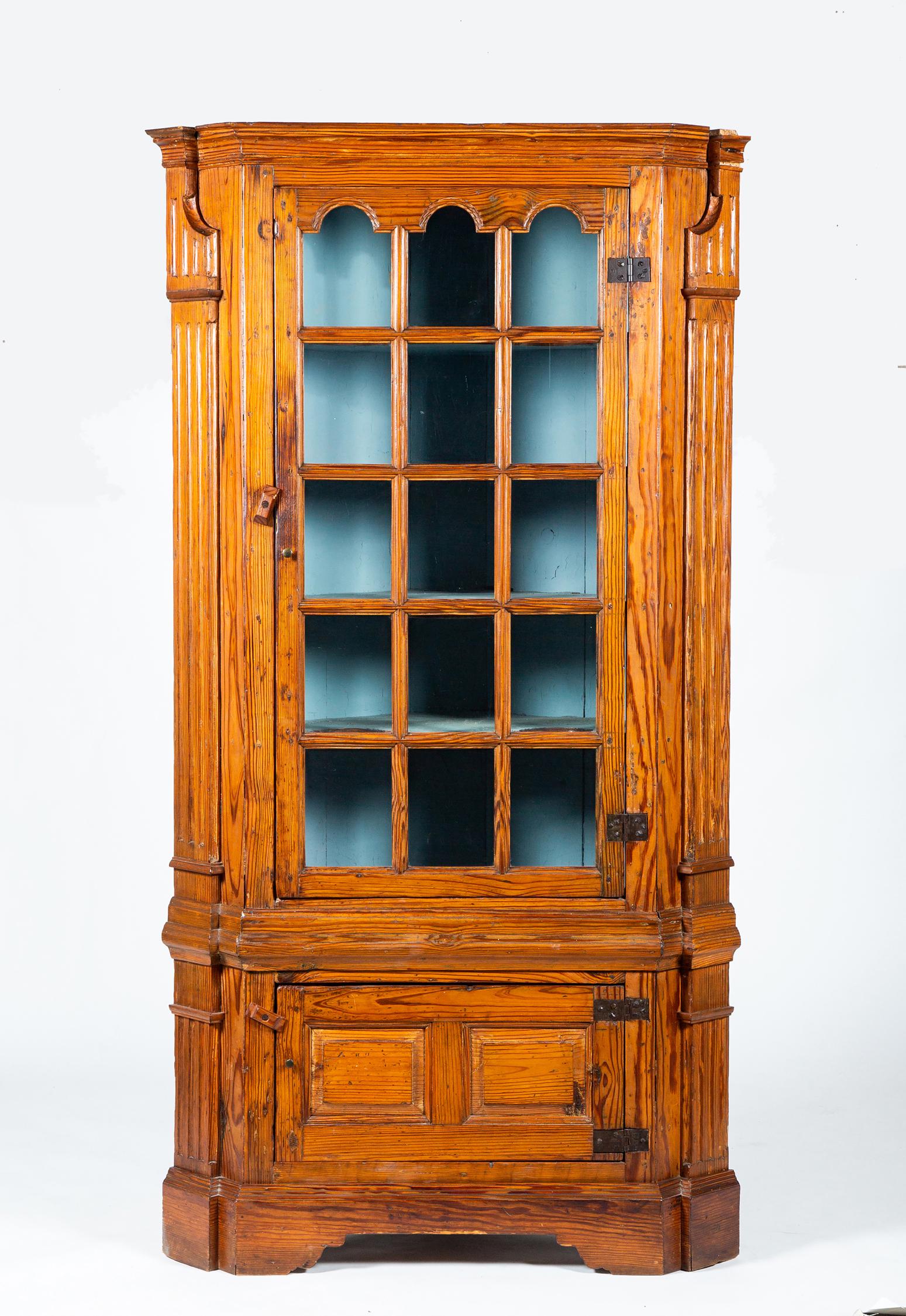 18thC Yellow Pine Corner Cupboard (1 of 14)