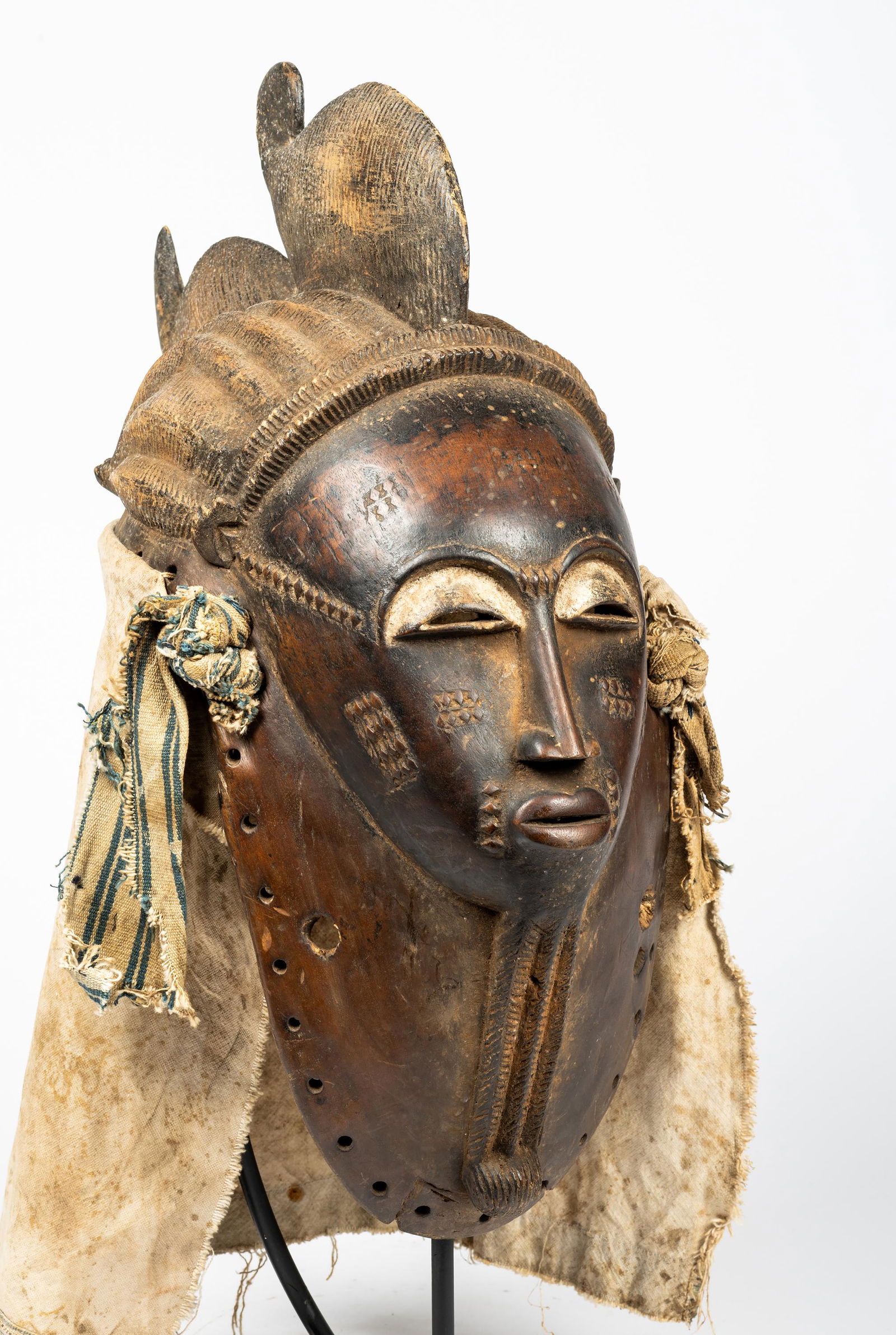 A Large Baule Mask (1 of 5)