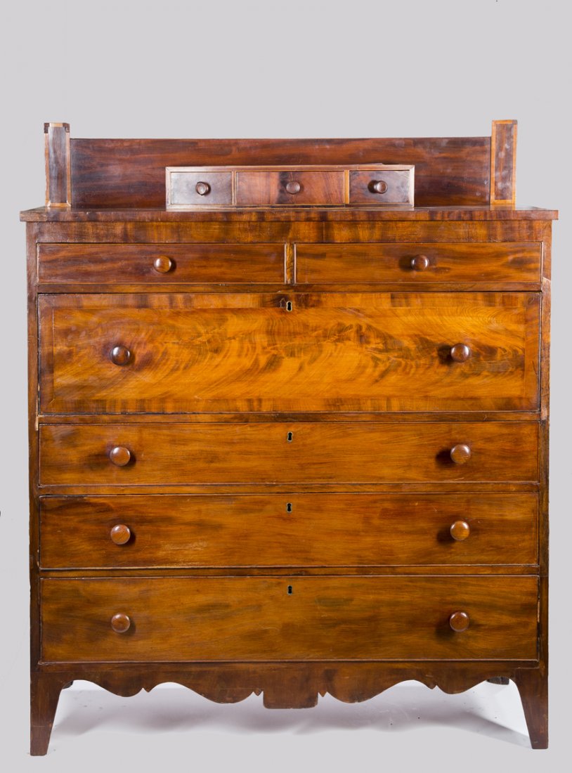 Mahogany veneered Hepplewhite Chest of Drawers: Mahogany and Mahogany veneered Hepplewhite Chest of Drawers, a banded inlay backsplash behind a portable 2 drawer deck top, five drawers tall, the top drawer is a split, the second drawer is deep, woo