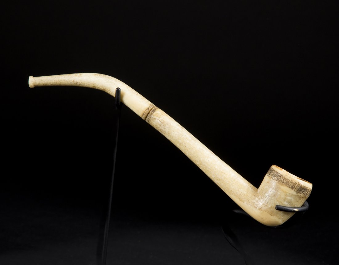 A fine Inuit two-part smoking pipe (1 of 10)