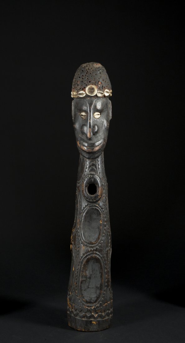 A fine and powerful Iatmul horn, Middle Sepik (1 of 9)