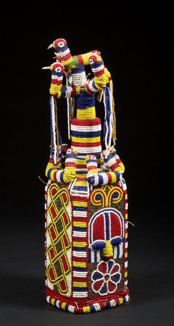 A lovely Yoruba beaded bottle (1 of 10)