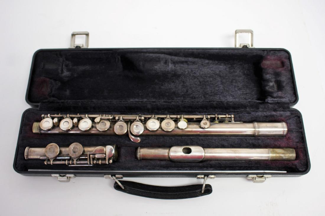 Armstrong Flute in Case (1 of 4)