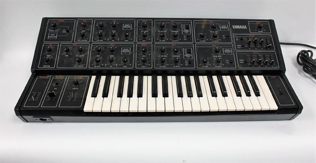 Yamaha CS15 Keyboard (1 of 5)