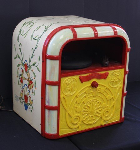 Bing Crosby Junior Juke (1 of 5)