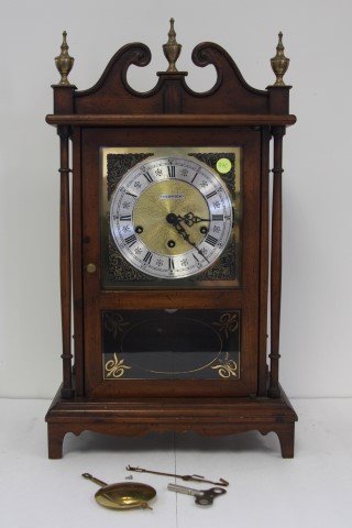 Barwick Mahogany Bracket Clock (1 of 4)