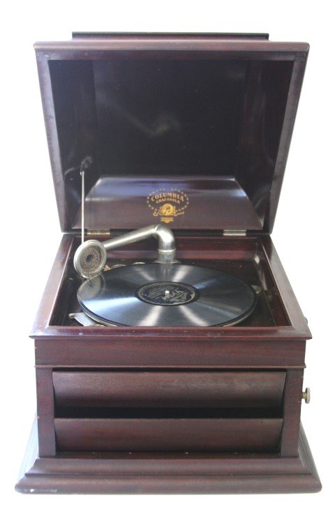 Columbia Grafanola windup record player, Typed 2 (1 of 8)