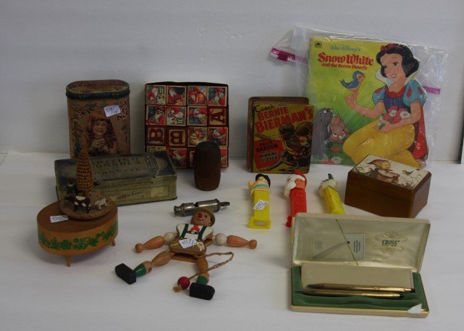 14 pc Assorted Estate Lot Toys Tins Pen Set (1 of 6)