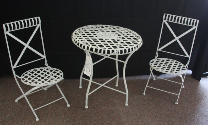 New 3 pc Metal Child's Table and Chairs Set (1 of 2)