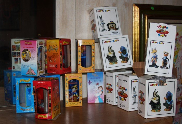 14 pc Grouping Walt Disney Glasses, Looney Tune S&P (1 of 5)