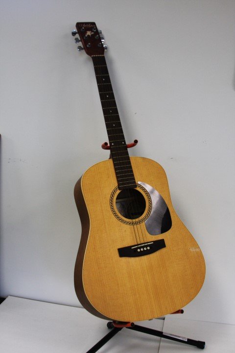 Art and Lutherie Acoustic Guitar: Acoustic guitar. Original labels