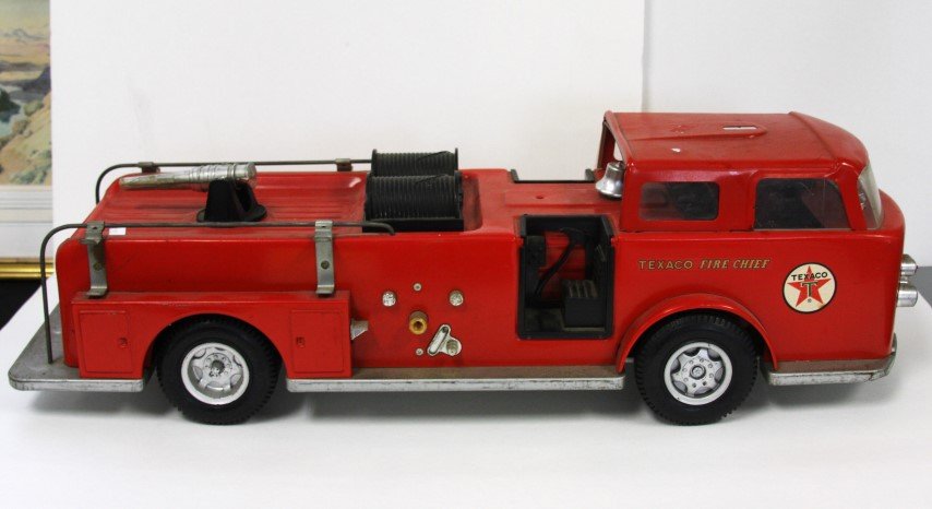 Vintage Texaco Tin Firetruck (1 of 3)