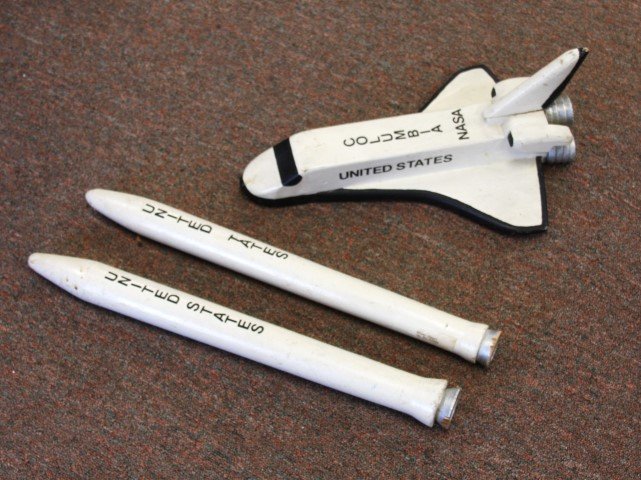 Miscellaneous Vintaga Toy Lot: Columbia Nasa ship and rockets; 15.5in. - 20in.