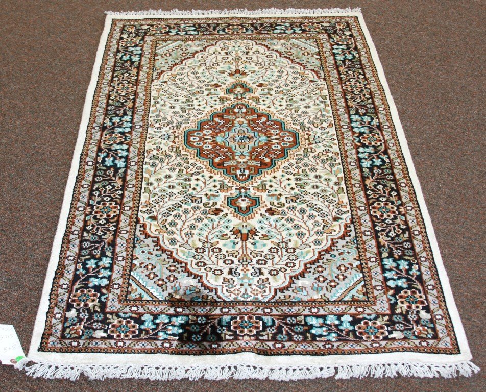 Silk Agra Carpet 3 x 5.1: silk