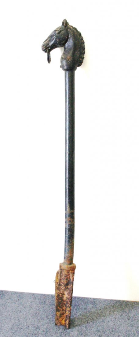 Early Cast Iron Horse Head Hitching Post (1 of 5)