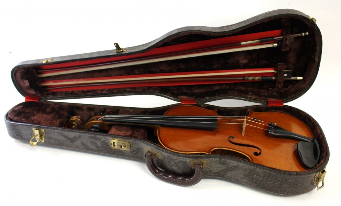Antique Violin With Two(2) Bows (1 of 7)