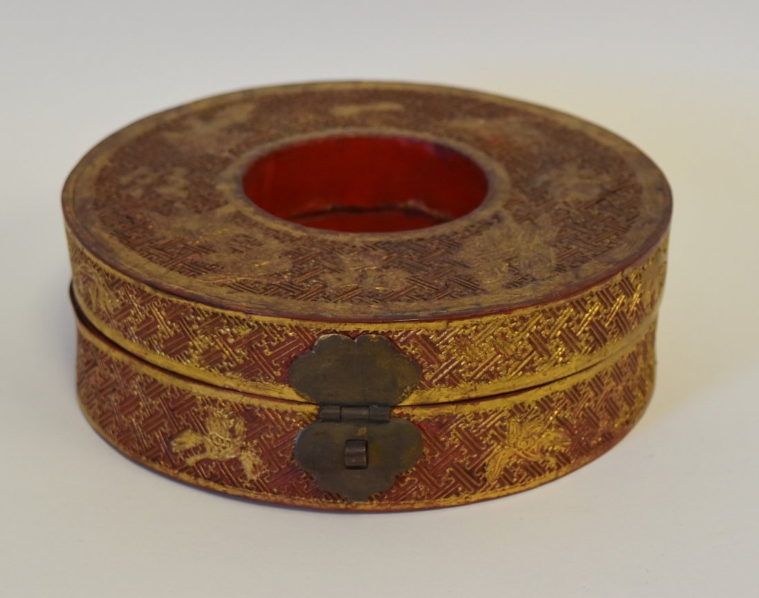 Chinese Gilt and Lacquered Presentation Box (1 of 8)
