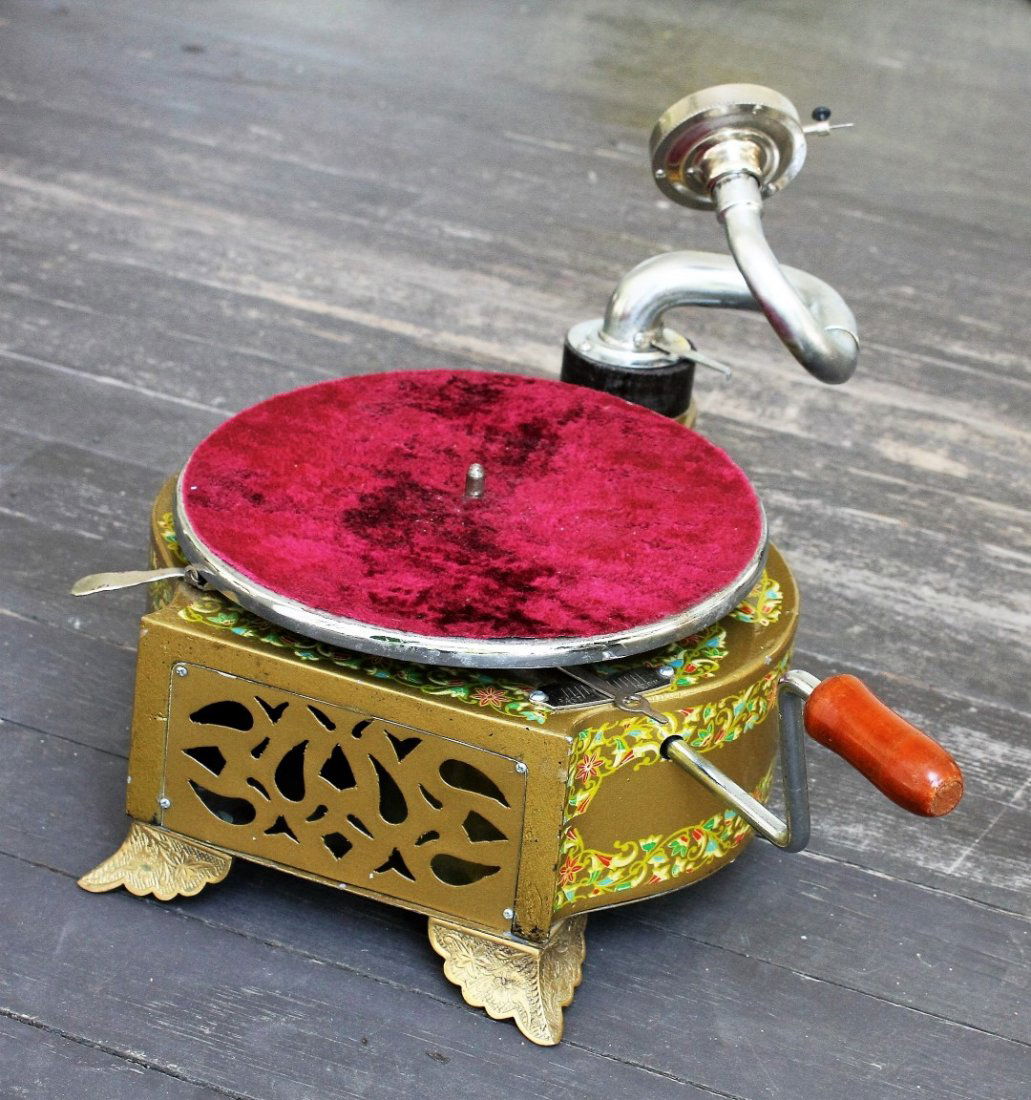 Unusual Windup Record Player (1 of 8)