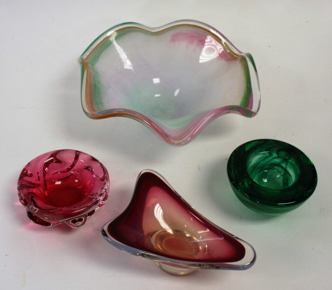 Assorted Mid Century Art Glass Bowls (1 of 5)