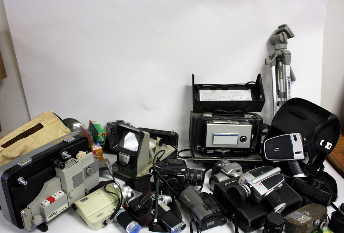 Lot of Miscellaneous Vintage Movie Cameras, Etc. (1 of 7)