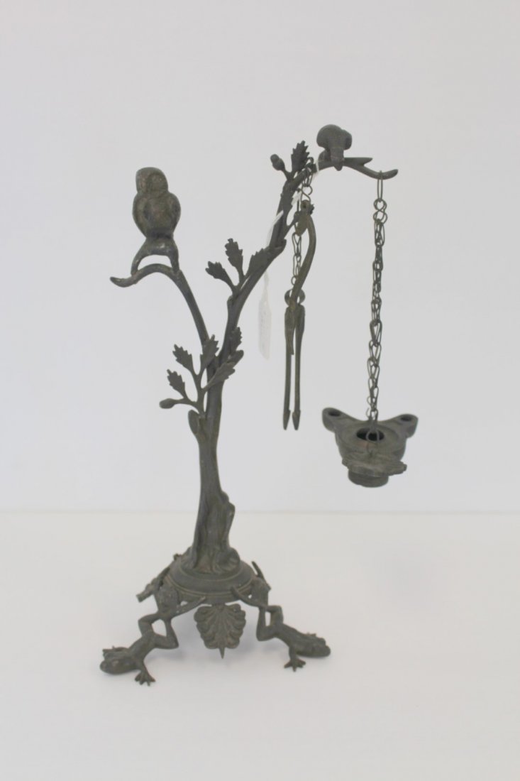 Victorian Bronze Betsy Oil Lamp (1 of 6)