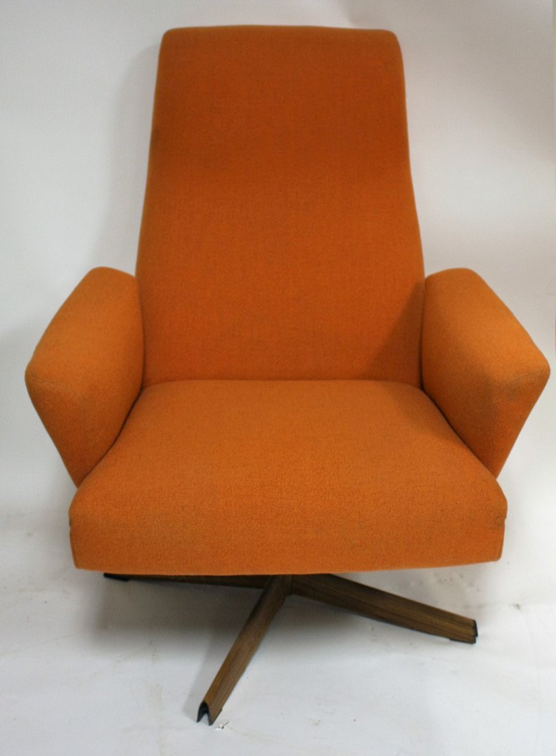 Mid Century Orange Upholstered Loung Chair: Upholstered orange reclining lounge chair; 39in.H. x 30in.W.