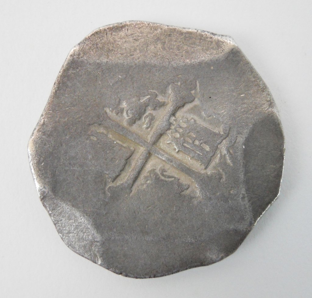 Spanish 8 Reales Silver Coin, Phillip IV 1621-1665: Spanish Phillip IV 8 reales silver cob coin, un-dated. Weight: 26.9g.