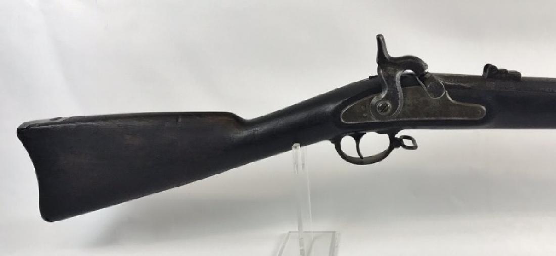 Civil War U.S 1863 Springfield Musket, Artillery: Civil War US M-1863 percussion musket in artillery length. Walnut stock with inspector cartouche, lock with "SPRINGFIELD" and eagle. Rifle is complete with ram rod and sling swivels. Action in fine wo