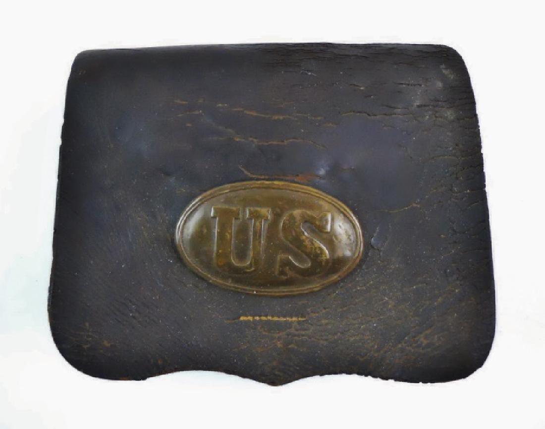 Civil War US Cartridge Box with Plate and Tins: US Civil War cartridge box. Leather construction with brass "US" plate and interior tins. Box is well used and in good overall condition, with some losses. Measures: 7" H x 8" W x 2.5" D.