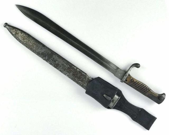 WW1 German Imperial M 1898 / 1905 Bayonet: World War One German Imperial Model 1898 / 1905 Sawback Removed Bayonet, ricasso signed, "DURKOPP-WERKE A.G.". Bayonet with single fullered steel blade with sawback removed. Steel guard and pommel wit
