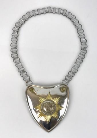 WW2 German SA / SS Standard Bearer Gorget: World War Two German SA / SS Standard Bearer Gorget. Nickeled plate with NDSAP eagle on gilt starburst with two gilt bosses. Reverse with three attachment clips, one marked "RZM" and burgundy felt bac