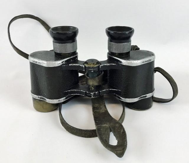 WW2 German Heer Binoculars, Carl Zeiss: World War Two German Heer Binoculars. Optics 6 x 24 with leather covered brass and alloy frame with bakelite eye cups, leather carry straps and bake lite optics cover. Binoculars signed "CARL ZEISS JE