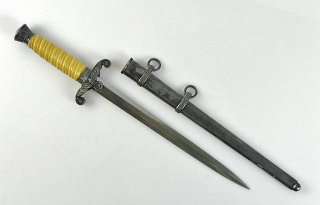 WW2 German Heer Officer Dagger, Eickhorn: World War Two German Heer Officer dagger. Bright steel blade with etched maker's mark, "ORIGINAL Eickhorn SOLINGEN" with squirrel logo. Eagle form cross guard with oak leaf decorated ferrule and pomme
