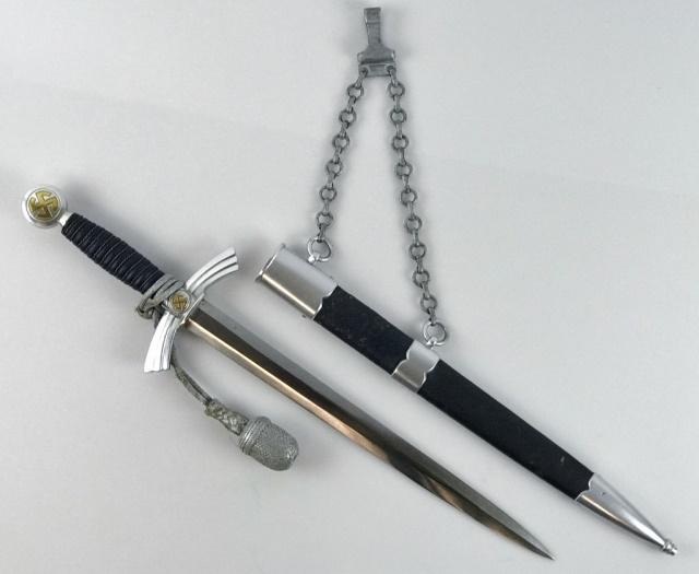 WW2 German 1st Model Luftwaffe Officer Dagger: World War Two German Luftwaffe Officer dagger. Bright steel blade, unsigned. Aluminum fittings with wing form cross guard with gilt sun wheel swastika, pommel with gilt swastika, wire wrapped blue Mor