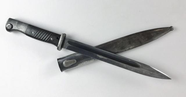 WW2 German Heer K98 Bayonet, 41 cof: World War Two German Heer K98 Bayonet with matching numbers. Single fullered blued unsharpened steel blade, ricasso signed "41 cof" with serial number matching scabbard "1638 r". Blued steel guard and