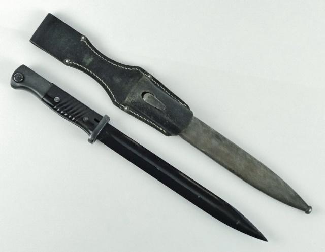 WW2 German Heer K98 Bayonet, clc 1942: World War Two German Heer K98 Bayonet with matching numbers. Single fullered blued unsharpened steel blade, ricasso signed "clc 1942" with serial number matching scabbard "5674 F". Blued steel guard a