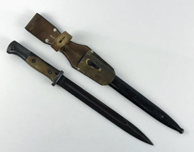 WW1-2 German Heer K98 Bayonet, Gottleib Hammesfahr: WW1 reissued for WW2 German Heer K98 Bayonet. Blued single fullered steel blade, ricasso signed "GOTTLEIB HAMMESFAHR SOLINGEN FOCHE" and "Bayard" with stamped unit mark, "A. W. 12", guard stamped "4. 