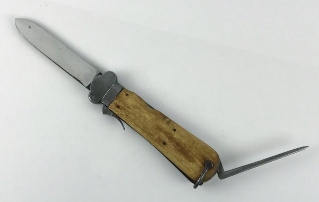 WW2 German Fallschirmjager Gravity Knife, SMF: World War Two German Luftwaffe Fallschirmjager Takedown Gravity Knife. Bright steel blade maker marked, "SMF SOLINGEN ROSTFREI" with logo. Steel fittings, guard with etched arrow, marlin spike with Lu