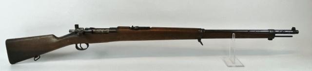 Spanish M1893 Bolt Action Rifle, Berlin 1896: Spanish American War M1893 Bolt Action Rifle. Receiver signed "BERLIN 1896" with crowned Spanish Arms and "MAUSER ESPANYOL MANUFACTURA LOEWE BERLIN 1893". Wooden stock with cleaning rod and sling swiv