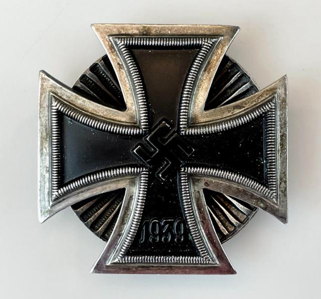 WW2 German Iron Cross 1st Class, Screwback (1 of 4)