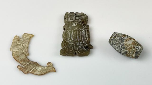 Chinese Shang Dynasty Carved Jade Objects (3pc) (1 of 7)